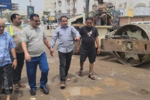 مدير عام المنصورة يدشن مشروع الصيانة الطارئة لشارع كورنيش الفنان المرشدي