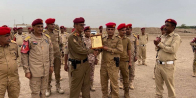 العميد بن سلم يكرّم قائد لواء الشرطة العسكرية وفاءً لملاحم الإنقاذ في كارثة سيول عدن