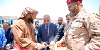 الرئيس الزُبيدي يفتتح قسم الرقود ويضع حجر الأساس لأقسام طبية متقدمة بمستشفى عبود العسكري