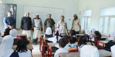 رئيس انتقالي المحفد يتفقد سير العملية التعليمية في مدارس المديرية