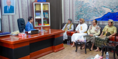 المحافظ بن الوزير يبحث مع النقابة العمالية لقطاع S1 عسيلان آليات إعادة تشغيل القطاع