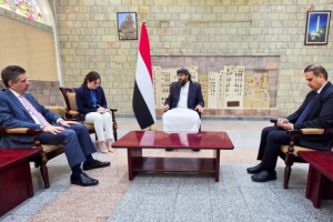 المحرّمي يلتقي السفير الأمريكي ويؤكد أهمية الدعم الأمريكي للإصلاحات الاقتصادية ومكافحة الإرهاب