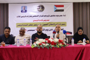 فريق التوجيه والرقابة الرئاسي يعقد لقاءً موسعًا مع القيادة المحلية واللجان المجتمعية بالمكلا