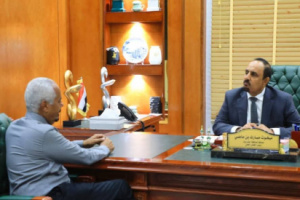 محافظ حضرموت يلتقي بخبير الطاقة والنفط والغاز المهندس عمر الحيقي