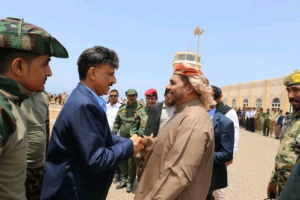 المحافظ الثقلي يستقبل قائد القوات الخاصة اللواء فضل باعش في مطار سقطرى الدولي