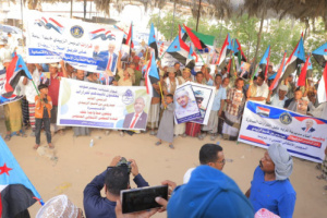 تريم تشهد وقفة جماهيرية حاشدة تأييدًا لقرارات الرئيس الزُبيدي