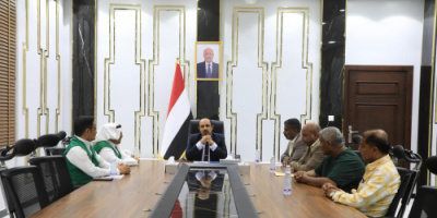 محافظ حضرموت يبحث مع مدير مكتب البرنامج السعودي جوانب تفعيل الأنشطة الشبابية والرياضية