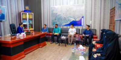 محافظ شبوة يستقبل فريق مبادرة دليل شبوة الطبي الإلكتروني