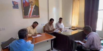 فريق الرقابة والتوجيه الرئاسي يعقد اجتماعاً مع مدير الإدارة الاجتماعية والجماهيرية بانتقالي الضالع