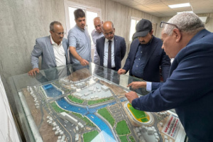 محافظ حضرموت يطلع على مستوى التنفيذ في مشروع خور المكلا “المرحلة الثانية”
