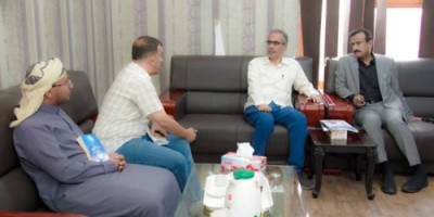 محافظ شبوة يتلقى تقريرا حول نشاط السلطة المحلية في عتق