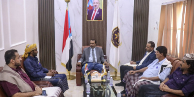 فريق التوجيه والرقابة الرئاسي يطّلع على أداء الإدارة الاقتصادية والخدمية في انتقالي المهرة