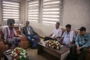 فريق التوجيه يلتقي مديري مكتب الخدمة المدنية وهيئة مشاريع مياه الريف بالمهرة