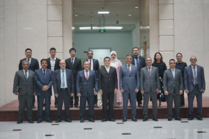 الوفد الحكومي يطلع على تجربة المدرسة الحزبية لبلدية شنغهاي في الإدارة والتطوير المؤسسي