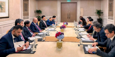 الرئيس الزُبيدي ونائبه اللواء البحسني يلتقيان سفيري بريطانيا وفرنسا والقائم بأعمال السفير الأمريكي لدى بلادنا