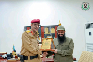 بتوجيهات الرئيس الزبيدي .. تكريم القيادة العامة لقوات الحزام الأمني على مواقفهم الإنسانية والوطنية