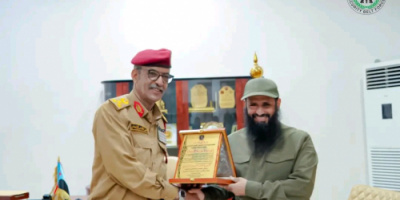 بتوجيهات الرئيس الزبيدي .. تكريم القيادة العامة لقوات الحزام الأمني على مواقفهم الإنسانية والوطنية