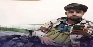 شقيق قائد محور تعز يطلق النار بكثافة على سيارة ويصيب نساء وأطفال بالتزامن مع اغتيال المشهري