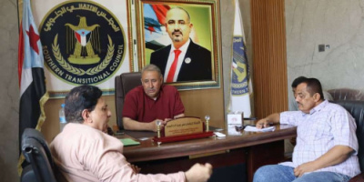 فريق التوجيه والرقابة الرئاسي يبحث مع مدير عام مديرية الحوطة جوانب التنسيق والعمل المشترك