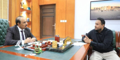 محافظ حضرموت يطلع على المشاريع المعتمدة لصيانة الطرق بالمحافظة