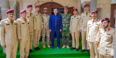 محافظ شبوة يستقبل خريجي كلية زايد للعلوم العسكرية