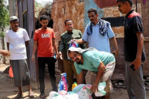 انتقالي لحج يدشن توزيع سلال غذائية للمتضررين من السيول في الوهط
