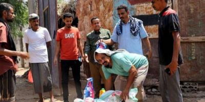 انتقالي لحج يدشن توزيع سلال غذائية للمتضررين من السيول في الوهط