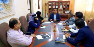 العاقل يبحث خطط تطوير المكاتب الإعلامية في العاصمة و3 محافظات