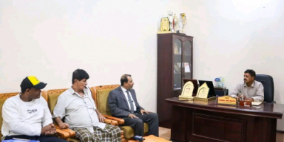 فريق التوجيه والرقابة الرئاسي يلتقي مدير مكتب الشباب والرياضة بمحافظة المهرة