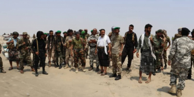 رئيس انتقالي أبين يقف على قضية السفينة الهندية المحملة بمواد خطرة قبالة سواحل أحور