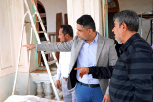 نائب وزير الإعلام والثقافة والسياحة يتفقد أعمال الترميم والتأهيل في قصر العبدلي