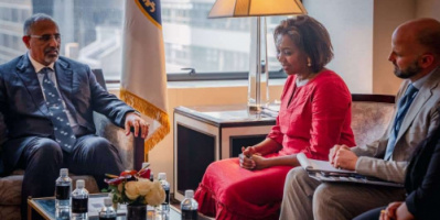 الرئيس الزُبيدي يبحث مع مسؤولة رفيعة في برنامج الأغذية العالمي سُبل تعزيز المساعدات الإنسانية لبلادنا