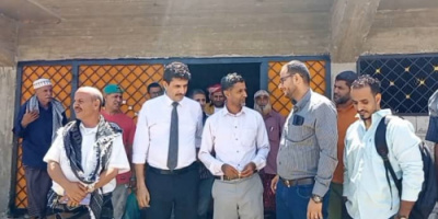 وكيل وزارة الشباب بيبك يطلع على سير العمل ويشرف على تسليم عشب ملعب الصمود بالضالع