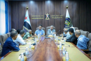 هيئة الإعلام والثقافة تبحث آليات تنسيق وتعزيز العمل الإعلامي والثقافي والسياحي بالعاصمة عدن