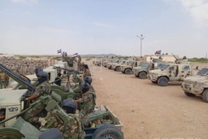 وزير الدفاع ومحافظ شبوة يشهدان عرض عسكري لوحدات دفاع شبوة ومحور عتق