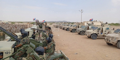 وزير الدفاع ومحافظ شبوة يشهدان عرض عسكري لوحدات دفاع شبوة ومحور عتق