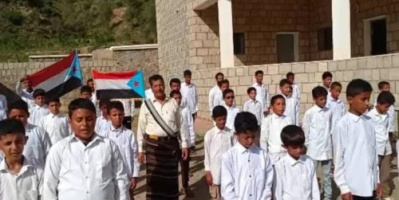 مدارس رصد تجدد العهد للهوية الوطنية برفع الأعلام وأداء النشيد الجنوبي