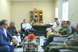 فريق التوجيه يناقش تفعيل الدور الرقابي لضبط الأسعار في أسواق لحج