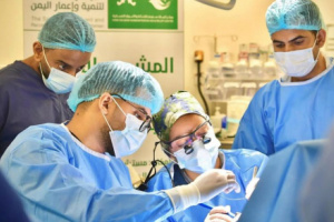 الفريق الطبي لمركز الملك سلمان للاغاثة يجري 108 عملية جراحية للأطفال في العاصمة عدن
