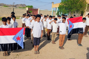 انتقالي مودية يدشن حملة رفع العلم الجنوبي وترديد النشيد الجنوبي في مدارس المديرية