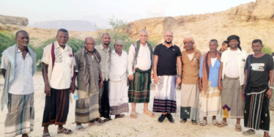 رئيس فريق التوجيه والرقابة الرئاسي يتفقد أضرار السيول في جزول بمديرية حجر حضرموت