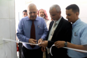 الوكيل الشبحي يدشن المخيم الطبي المجاني لمرضى السكر والضغط والقلب في مجمع خور مكسر