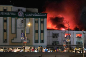 حريق هائل يضرب مستشفى العرب في المكلا