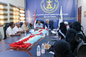 فريق التوجيه يعقد اجتماعاً مع أعضاء الجمعية الوطنية والاستشاري بالانتقالي بحضرموت