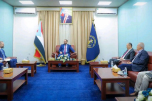 الأمين العام يبحث سبل تعزيز جهود تحقيق السلام مع وفد المعهد الأوروبي