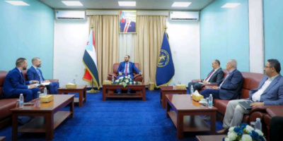 الأمين العام يبحث سبل تعزيز جهود تحقيق السلام مع وفد المعهد الأوروبي