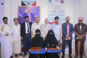 تسليم جوائز الرئيس الزبيدي للطالبات المتفوقات من المهرة للعام الدراسي 2024 – 2025م