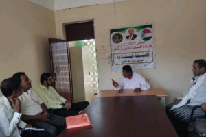 فريق التوجيه يلتقي بالهيئة التنفيذية لانتقالي خنفر ويطلع على سير عملها التنظيمي