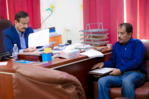 بن الوزير يناقش مع مدير عام مياه الريف مشاريع المياه وتعزيز الأمن المائي في شبوة