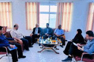 فريق التوجيه يزور هيئة المصائد السمكية في البحر العربي ويطّلع على سير العمل بمرافقها في المكلا